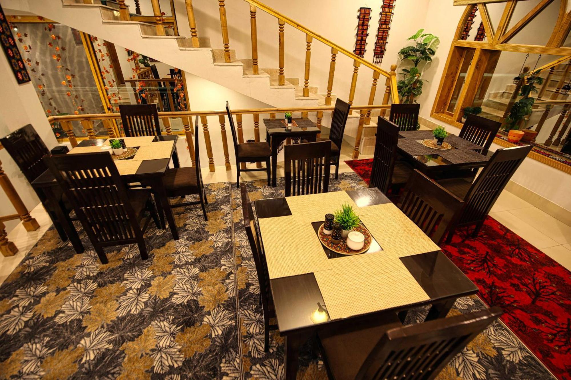 Oak Residency Gilgit Exterior foto